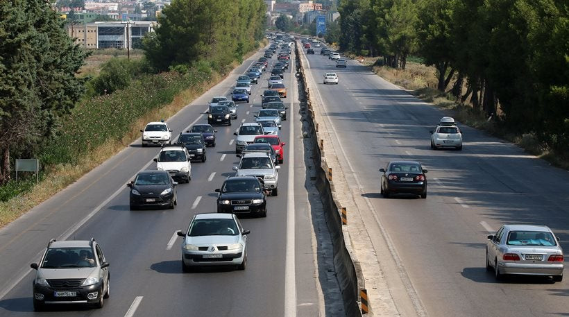 Μαζικά εγκαταλείπουν τη Θεσσαλονίκη οι εκδρομείς του Αυγούστου -Αυξημένη η κίνηση (εικόνες)